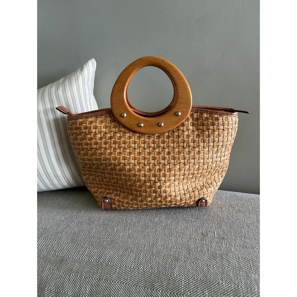 Fossil Vintage style Woven Straw Bag, Boho-Chic Wooden Handles, Resort Style” - Picture 5 of 11